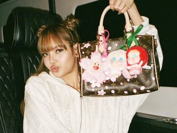 Desde que la estrella surcoreana, LISA, integrante de la exitosa banda de k-pop Blackpink compartió su llavero Labubu en redes sociales, su popularidad se extendió a celebridades de Hollywood.