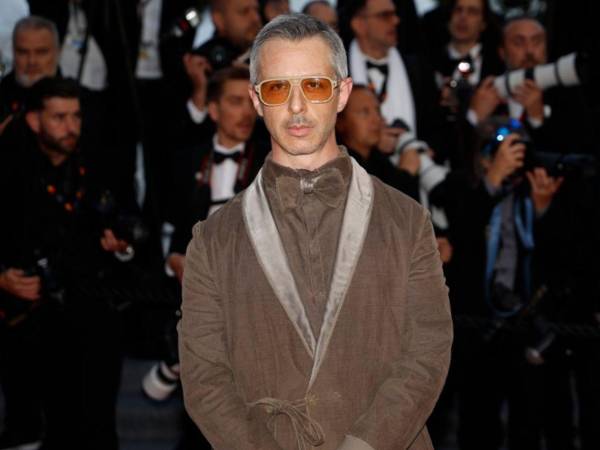 El actor Jeremy Strong toma el relevo de Jeese Eisenberg en la primera entrega