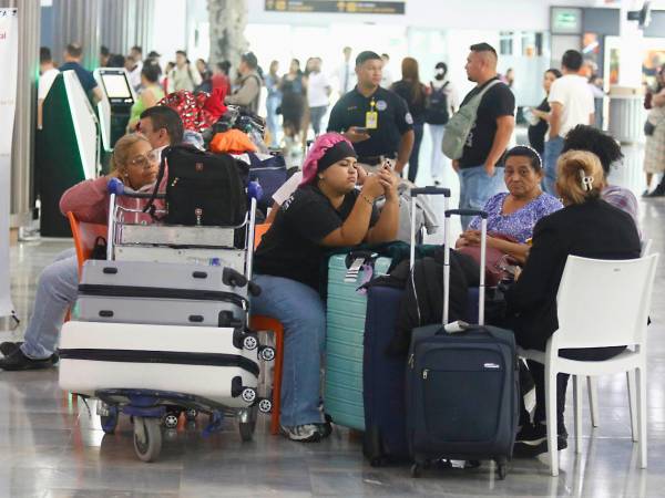 La interrupción mantiene a miles de pasajeros varados y afecta la conectividad aérea del país.