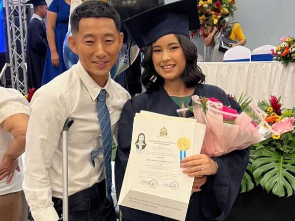 La hondureña Yeimi Licona es la prometida del filántropo y creador de contenido Shin Fujiyama. Hoy, la joven ha celebrado un importante logro en su vida: su graduación.