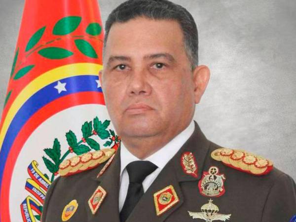 Fotografía tomada de la cuenta oficial en X de la presidenta encargada, Delcy Rodríguez, que muestra al nuevo ministro de Defensa, Gustavo González López.