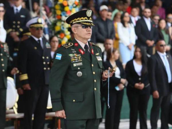 El nuevo jefe del Estado Mayor Conjunto de las Fuerzas Armadas, general de brigada Héctor Benjamín Valerio Ardón, realizó este sábado un recorrido de supervisión en las instalaciones del Centro Logístico Electoral (CLE), como parte de sus primeras acciones tras asumir la jefatura militar.