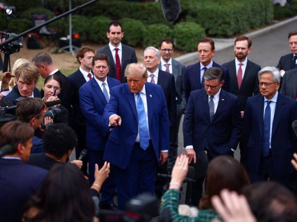 El presidente de EE.UU., Donald Trump, fue captado este 29 de septiembre al atender a la prensa, tras una reunión sobre superinteligencia o Inteligencia Artifcial (IA).