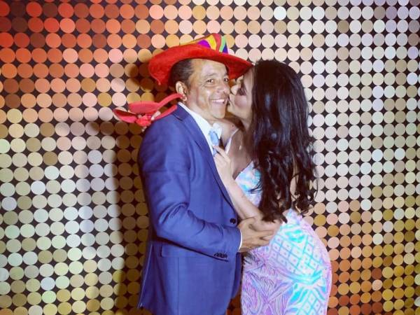 La bella joven Scarleth Ordoñez confesó la curiosa manera en que surgió su historia de amor con Elvis Danilo Turcios, reconocido exjugador hondureño.