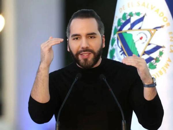 El presidente de El Salvador, Nayib Bukele no ha emitido pronunciamientos públicos sobre el gobierno saliente de Xiomara Castro.