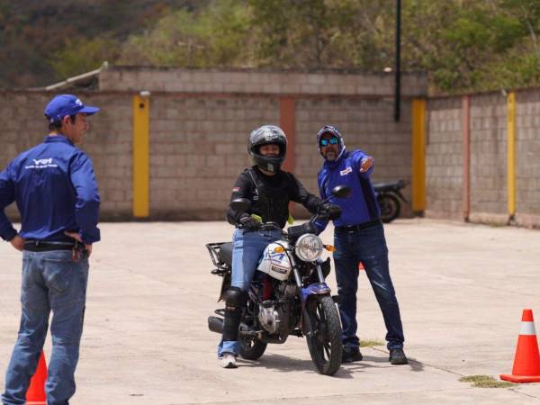 La Escuela de Manejo Yamaha cuenta con instructores certificados de Yamaha Ultramotor bajo los estándares de Yamaha Motor Company.