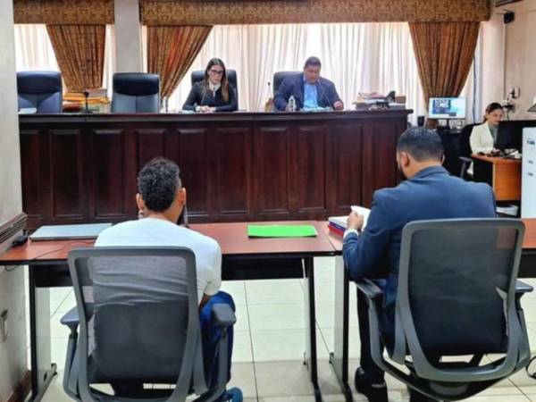 La decisión se tomó tras analizar pruebas enviadas por autoridades estadounidenses, que acusan al hondureño de violación en primer grado y otros delitos sexuales contra menores.