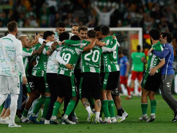 Real Betis triunfó ante Elche y regresa a la Champions League.