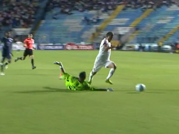 La polémica falta penal sancionada a favor del Olimpia en el clásico ante Motagua-.