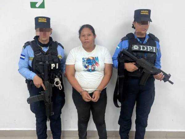 La detenida fue identificada por las autoridades como Ericka Elizabeth Oquelí Figueroa, de 29 años.
