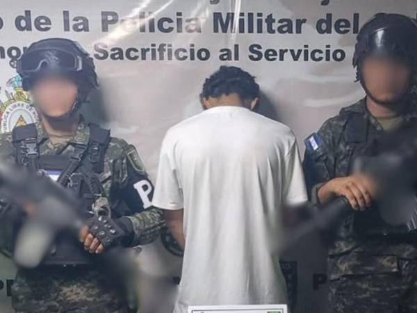Un menor de 17 años fue detenido en el barrio El Centavo, Comayagüela, señalado por las autoridades por su supuesta participación en la distribución de sustancias ilícitas.