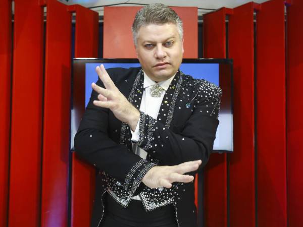 Con una vida dedicada a hacer lo imposible, Marco Estrapazón invitó a todos los sampedranos a ser parte del espectáculo de Tihany, uno de los mejores del mundo.