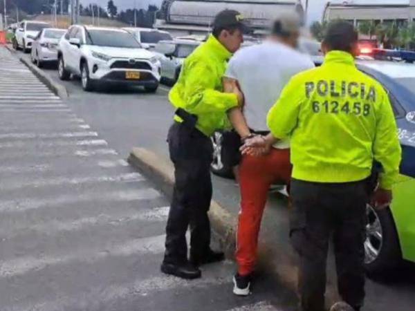 Alias El tuerto fue requerido por autoridades colombianas en el aeropuerto José María Córdova de Antioquia.