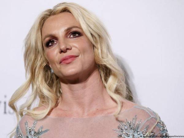 Britney Spears asegura que el daño nervioso afecta su sueño y su energía, bailar aunque parece aliviarle temporalmente el dolor.