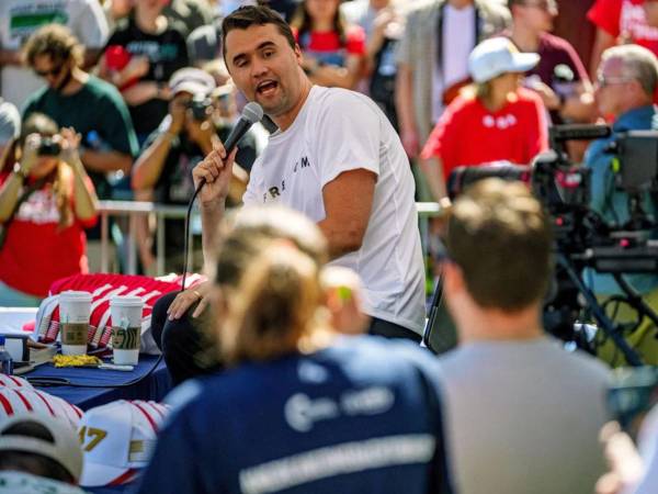 Kirk segundos antes de ser asesinado en Utah.