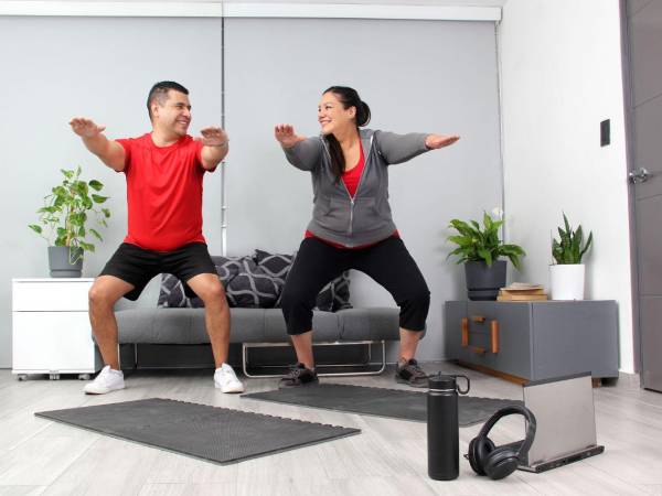 Dedica 5-10 minutos a preparar tus articulaciones.Aprende la forma correcta de los ejercicios para evitar lesiones.