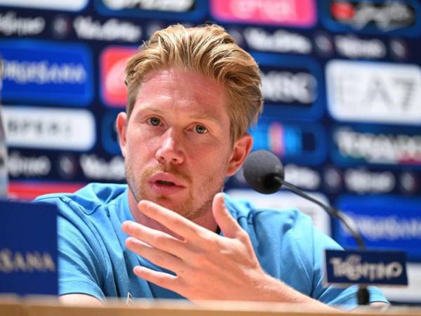 El mediocampista belga compartió sus razones para fichar por el Napoli.