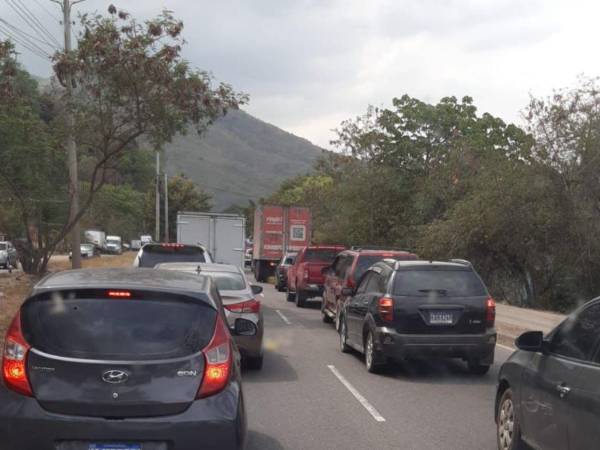 El bulevar del sur es uno de los que mayor tráfico vial reporta diariamente en San Pedro Sula.