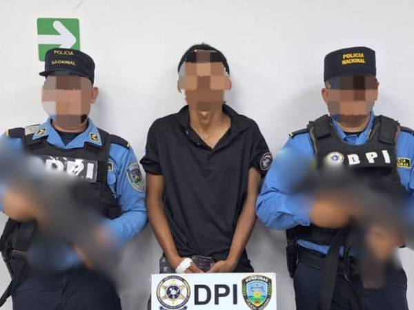 La Dirección Policial de Investigaciones (DPI) capturó a un joven de 20 años, conocido con el alias Chino, quien es señalado como presunto distribuidor de drogas en el municipio de El Progreso, Yoro.