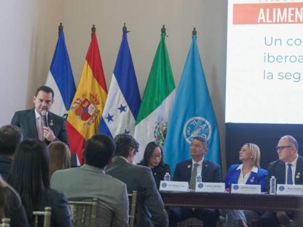 Tomás Zambrano subrayó que la firma del acuerdo no se limita a un acto simbólico, sino que implica la incorporación del tema alimentario como una prioridad dentro de la agenda legislativa de los próximos años.