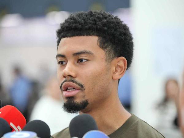 Leonardo Posadas brindando declaraciones a los medios.