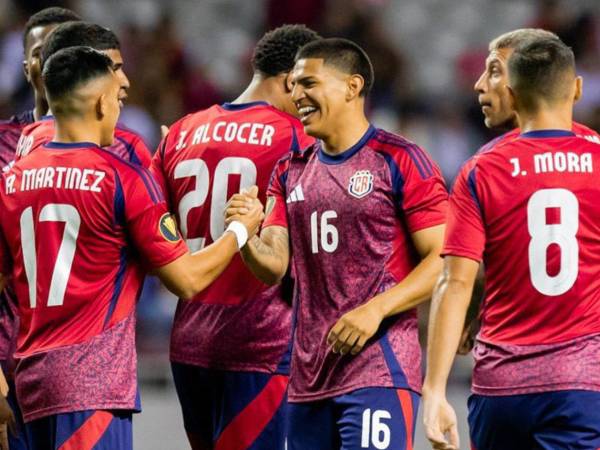 Selección de Costa Rica celebrando una de sus anotaciones ante Belice.