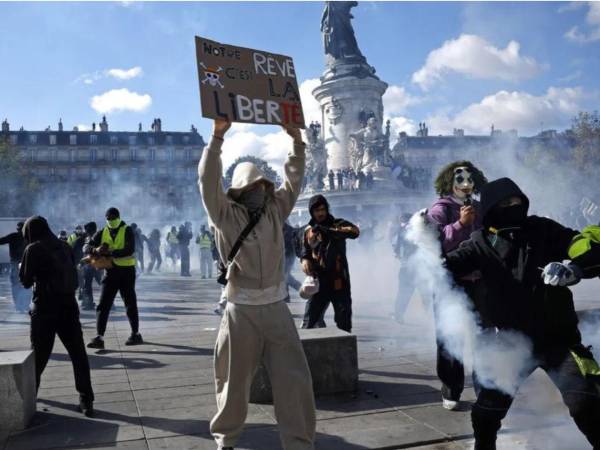 Disturbios en Francia por enfrentamientos entre manifestantes y policías.