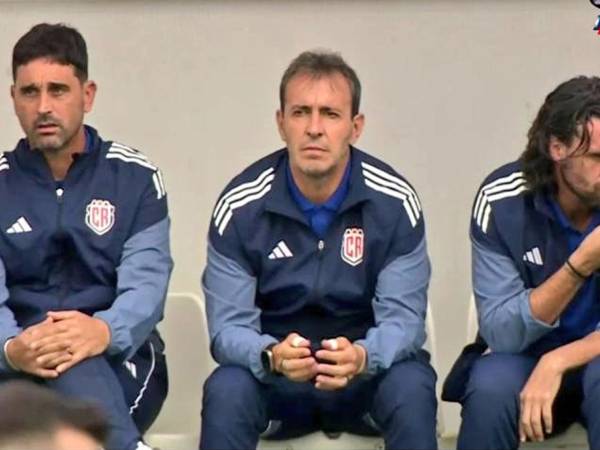 La cara de Fernando 'Bocha' Batista tras el cuarto gol de Irán contra Costa Rica en el amistoso.