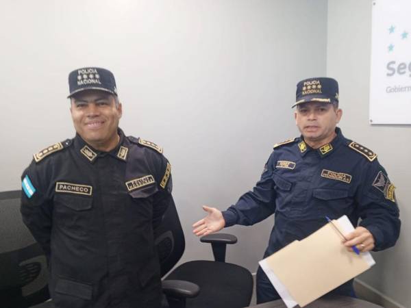 Los comisionados generales Miguel Perez Suazo y Lincoln Gustavo Pacheco Murillo.