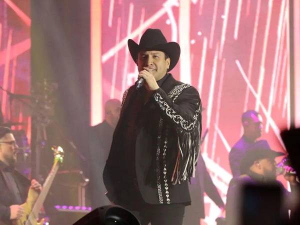 Julión Álvarez en su reciente concierto en Tegucigalpa.