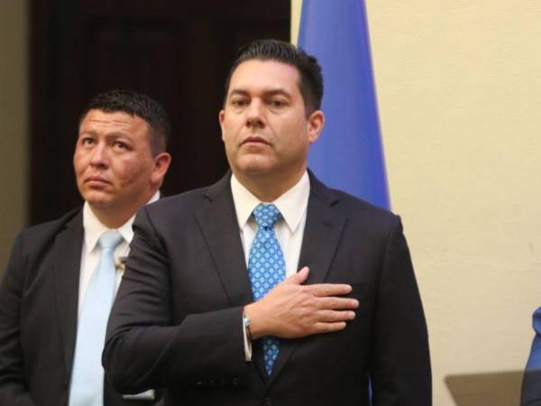 Juan Diego Zelaya, alcalde del Distrito Central, analiza estrategias de Comayagua para revitalizar el Centro Histórico capitalino.