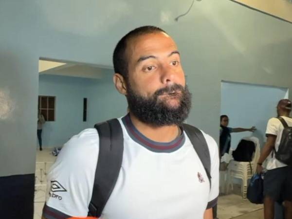 Menjivar dando declaraciones luego del partido entre el Olimpia ante el Olancho FC.