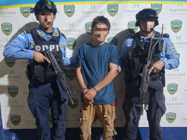 El hombre fue detenido por suponerlo responsable de acorralar e intentar abusar de una menor de edad cuando esta se dirigía hacia una iglesia.