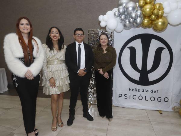 Claudia Avilez (Vocal II), Susan Ocampo (presidenta), Miguel Alvarado (secretario Actas) y Sinthia Paz (vocal I).