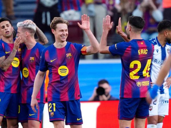 Jugadores del Barcelona celebrando uno de sus goles ante el Levante.
