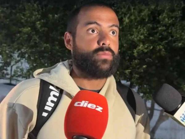 Edrick Menjívar atendió a varios aficionados tras el partido y dejó mensaje sobre el Mundial.