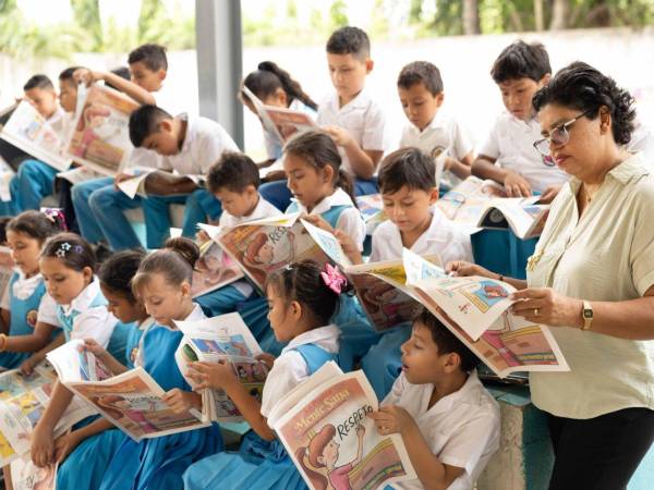 Una mañana llena de preguntas, experiencias compartidas y nuevos aprendizajes vivieron los estudiantes del centro de educación básica Hogar San José durante la tercera visita de Mente Sana, la iniciativa de Diario LA PRENSA que dedicó esta semana a hablar sobre la ansiedad.