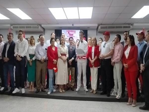 Salvador Nasralla en la sede del <b>Consejo Central Ejecutivo del Partido Liberal </b>(CCEPL) en Tegucigalpa.