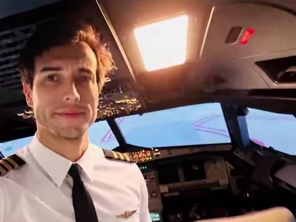 La tarde del pasado sábado, Eduardo Álvarez, propietario de la escuela de vuelo Flying Parrot, en Córdoba, Argentina, recibió un mensaje de emergencia de una de sus alumnas mientras realizaba un vuelo de instrucción. Rosario, de 22 años, le comunicó que el instructor Leandro Andrés Bertazzo había saltado del avión Cessna 150 biplaza en el que ambos se encontraban, según declaró el empresario a los medios.