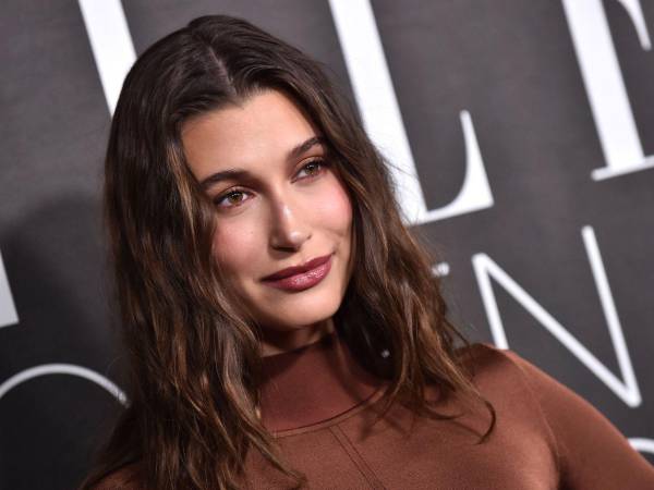 Fotografía de archivo del año 2022, de la socialité y modelo estadounidense Hailey Bieber.