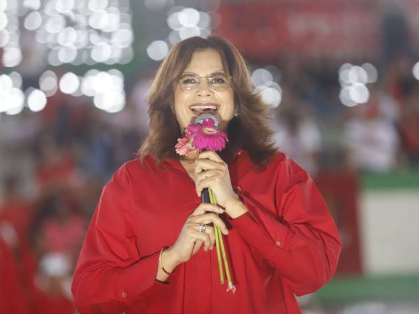 Rixi Moncada durante el cierre de campaña en San Pedro Sula.