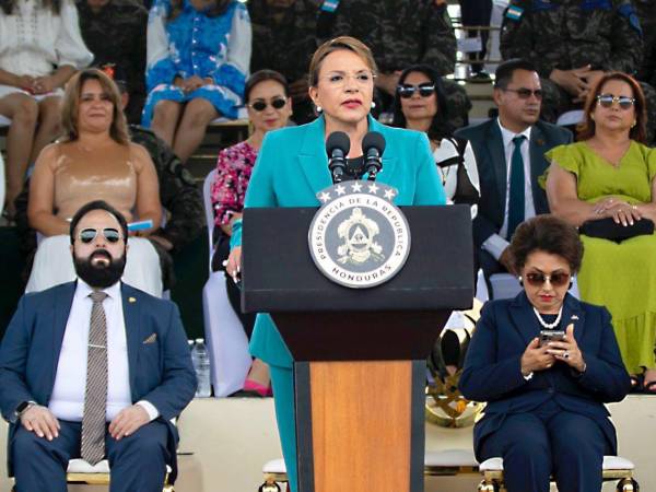 La presidenta Xiomara Castro durante el 12aniversario de la Policía Militar.