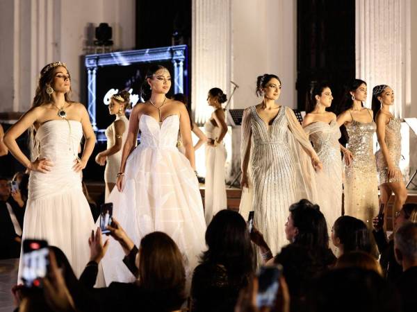 Las chicas desfilaron con vestidos inspirados en La Odisea.