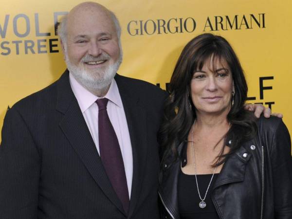 El director de cine Rob Reiner y su esposa, la productora Michele Reine.