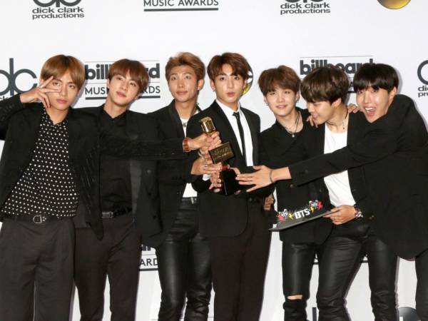 La agrupación surcoreana BTS regresó a los escenarios a lo grande este 9 de abril con el arranque oficial de su gira mundial BTS World Tour ARIRANG, considerada ya como la más ambiciosa en la historia del K-pop.