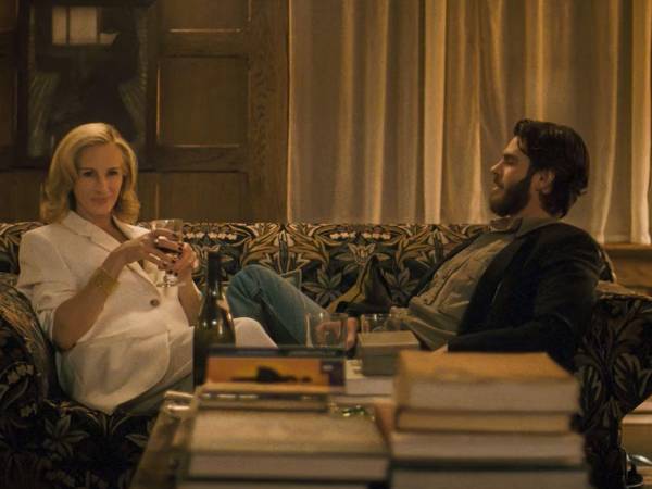 El elenco principal de After the Hunt incluye a Julia Roberts, Andrew Garfield, Ayo Edebiri, Chloë Sevigny y Michael Stuhlbarg.