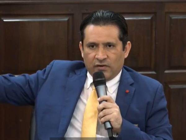 Mario Morazán comparece ante el Congreso Nacional por juicio político