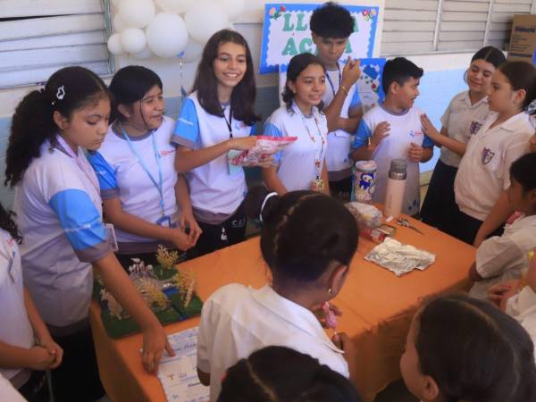 Estudiantes de todos los grados académicos de la Escuela María Mazzarello llevaron a cabo la Feria de la Ciencia 2026, una actividad que fortalece el aprendizaje práctico y el desarrollo integral.