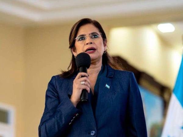 Rixi Moncada es la candidata presidencial por el partido Libertad y Refundación para las elecciones del 30 de noviembre de 2025.