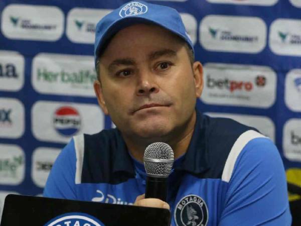 Javier López en conferencia de prensa luego del empate ante el Victoria en el Nacional.